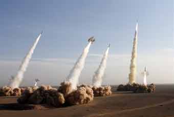 По време на военни учения Иран изпита нови ракети